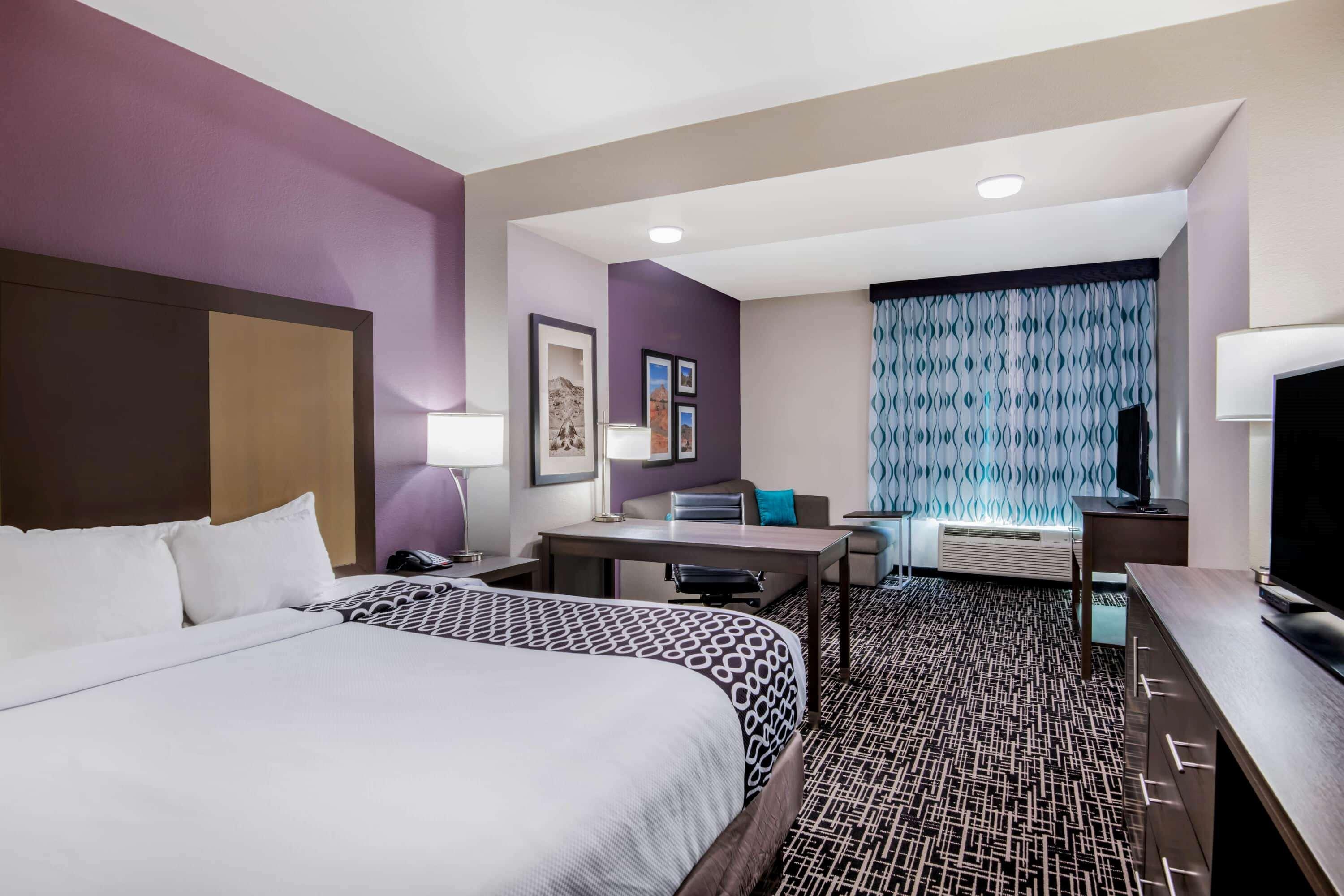 La Quinta By Wyndham Pampa Hotel Exterior photo